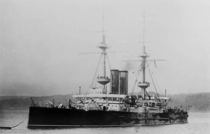 Le cuirassé « Ocean » (HMS Ocean) : naufrage au large des Dardanelles, 1915